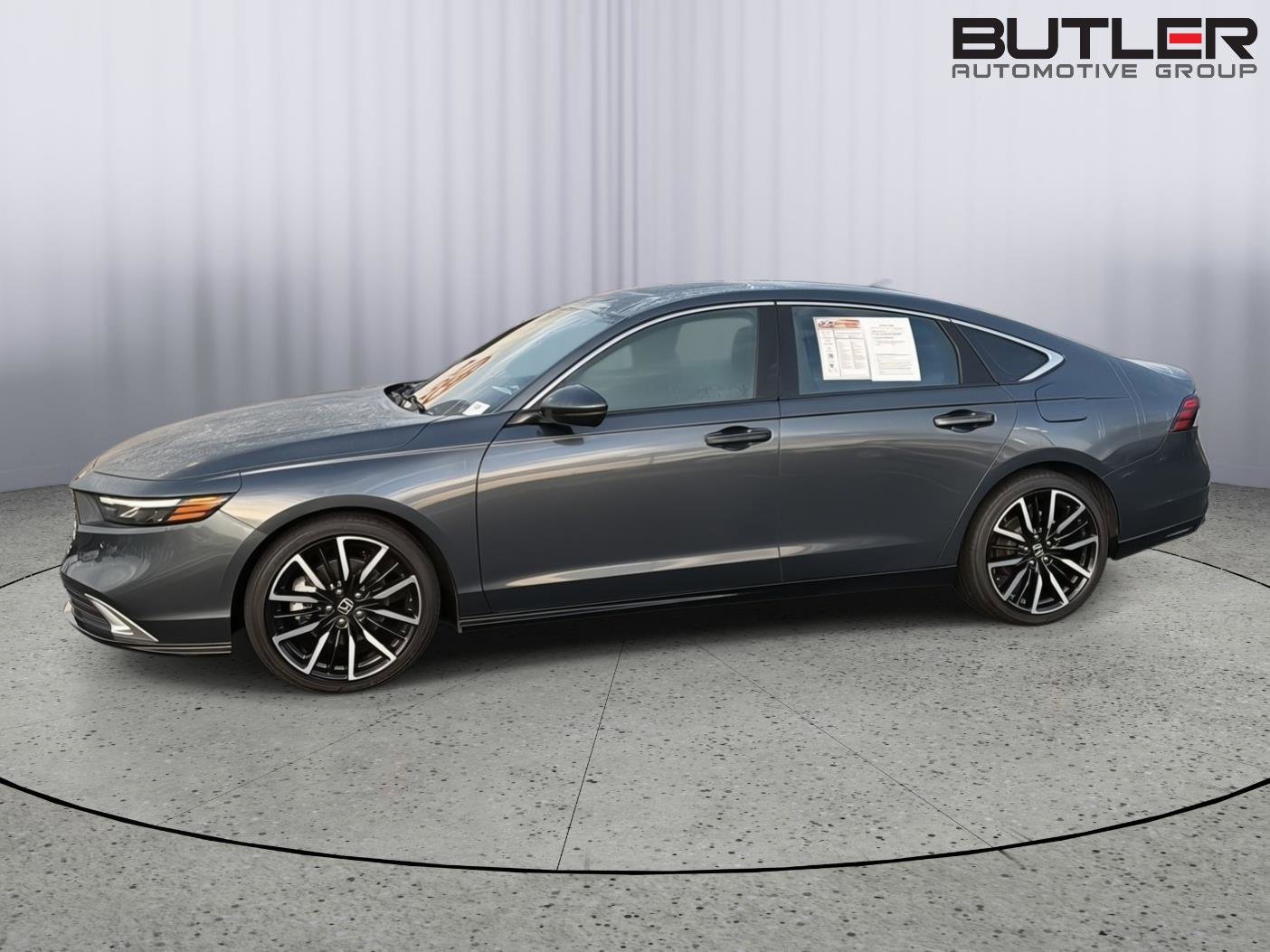 Used 2023 Honda Accord Touring image 3