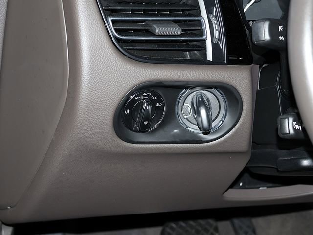 Used 2024 Porsche Macan AWD/4WD image 26