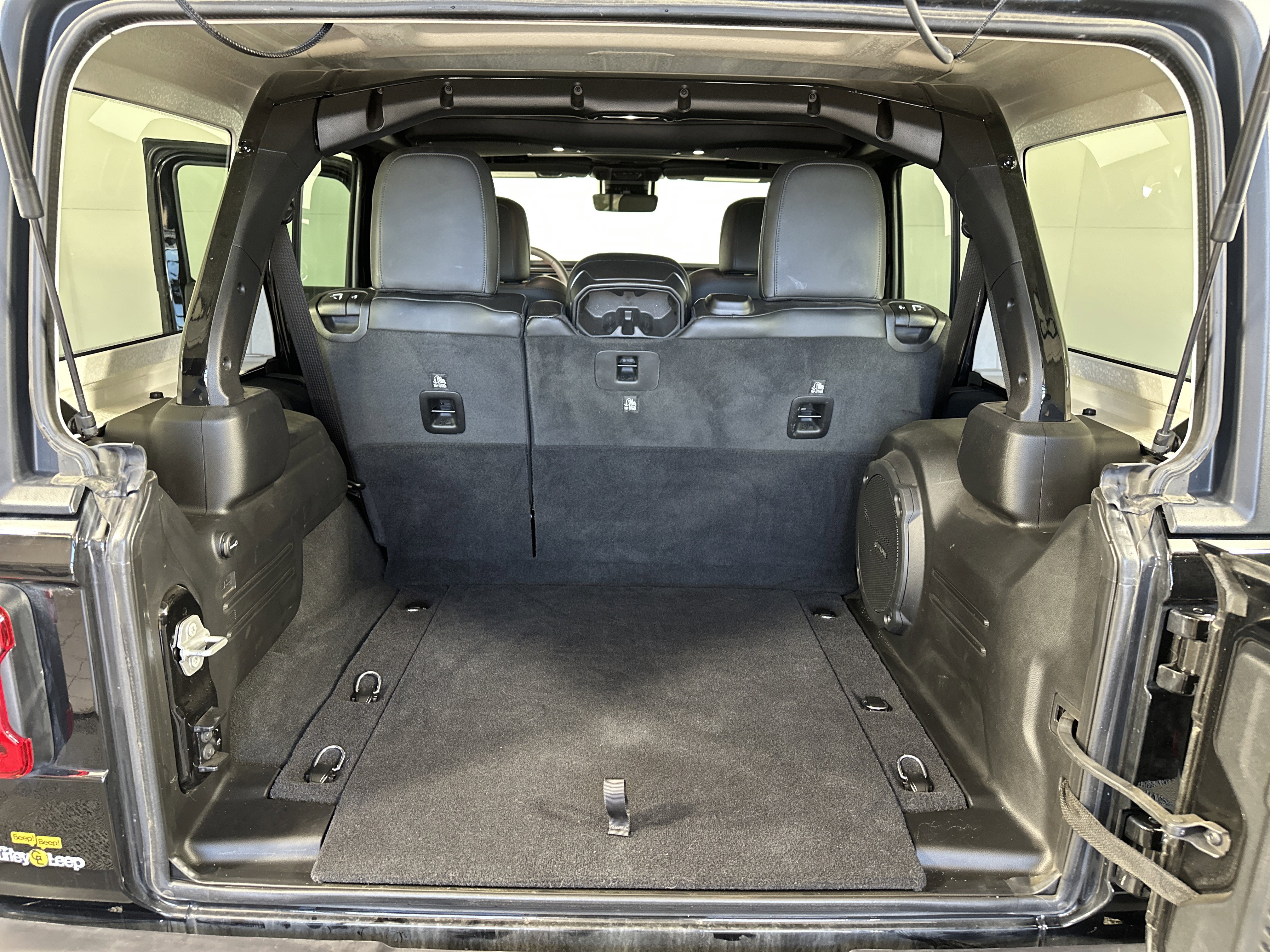 Used 2024 Jeep Wrangler Unlimited Rubicon w/ Technology Group image 14