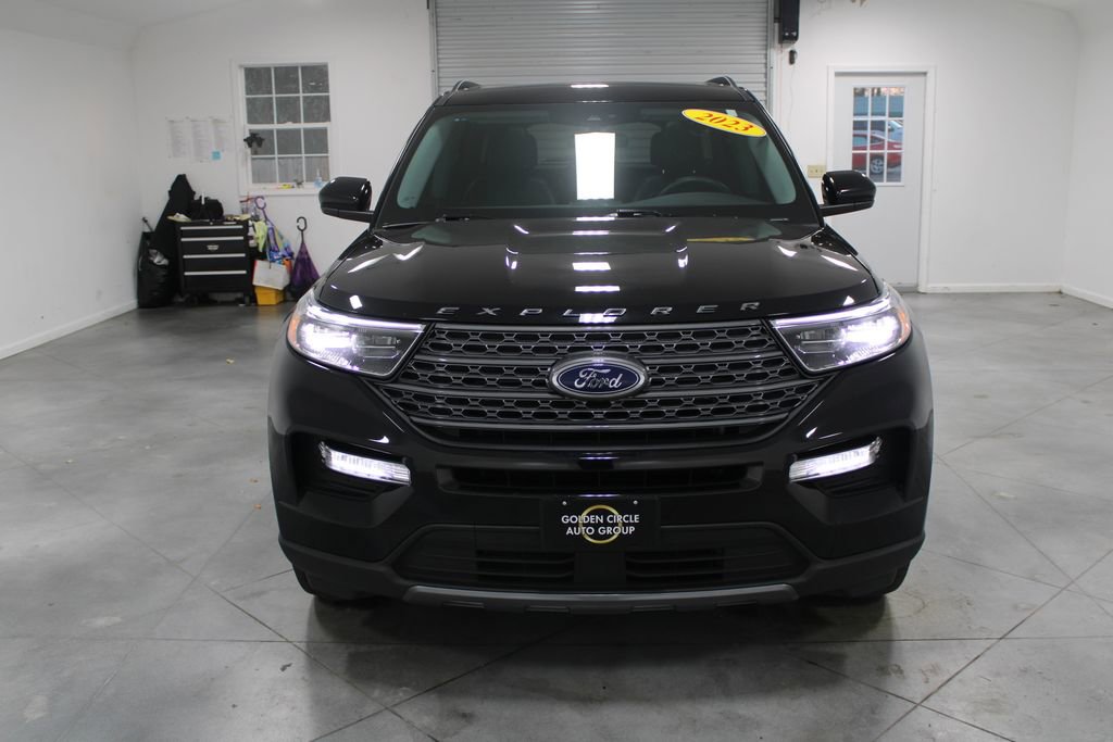 Used 2023 Ford Explorer XLT w/ Equipment Group 202A image 3