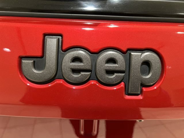 Used 2025 Jeep Compass Trailhawk AWD/4WD image 26