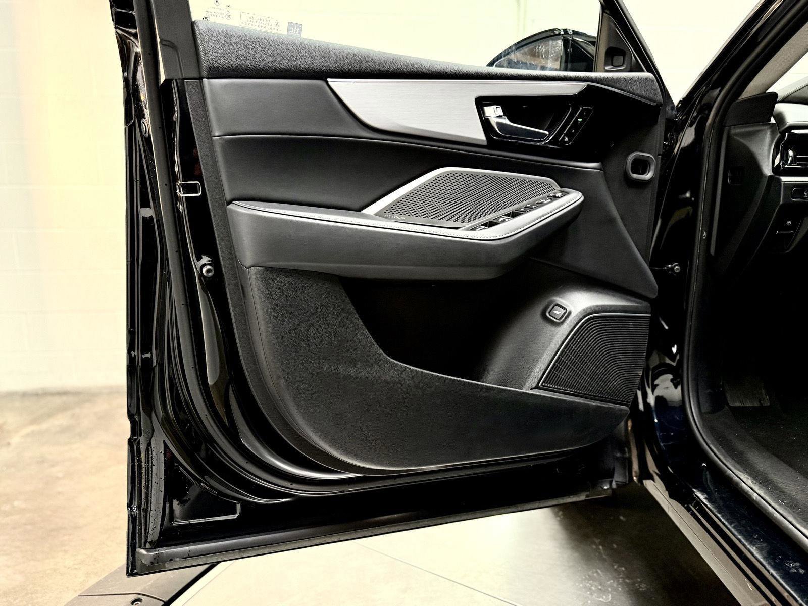 Used 2023 Acura MDX FWD w/ Technology Package image 11