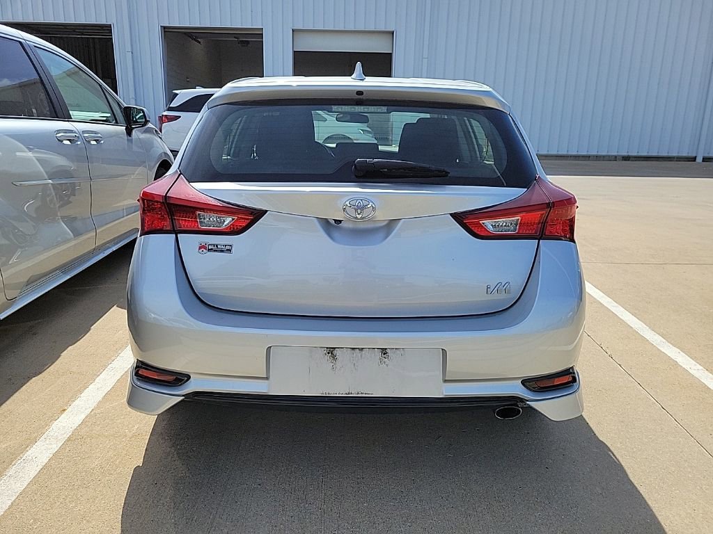 Used 2018 Toyota Corolla iM w/ Carpet Mat Package (TMS) FWD image 3