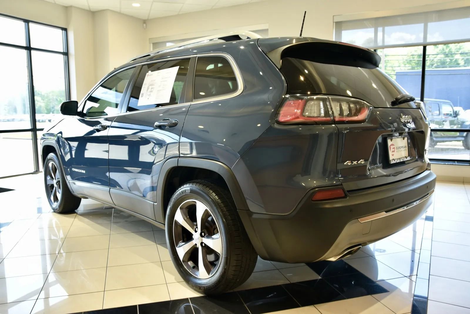 Used 2019 Jeep Cherokee Limited image 4