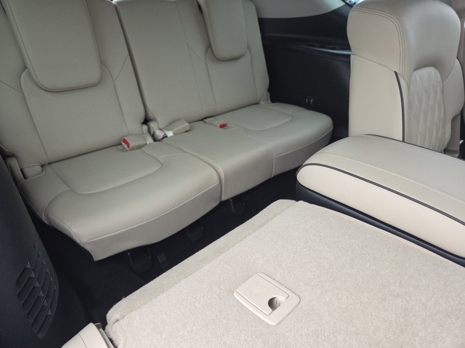 Used 2023 Nissan Armada Platinum image 25