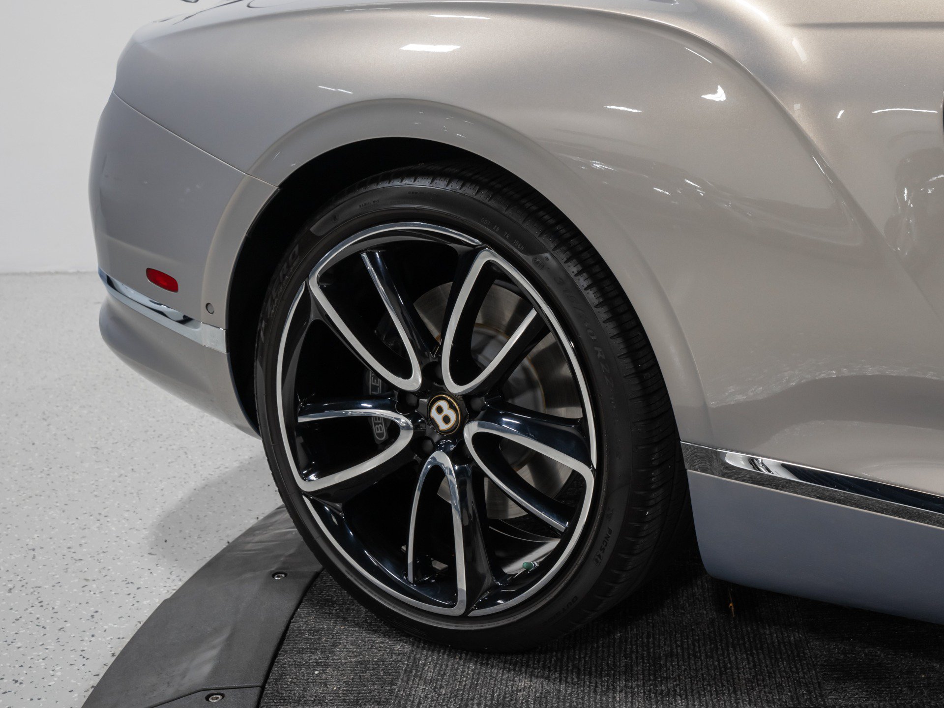 Used 2020 Bentley Continental GT V8 First Edition AWD/4WD image 31
