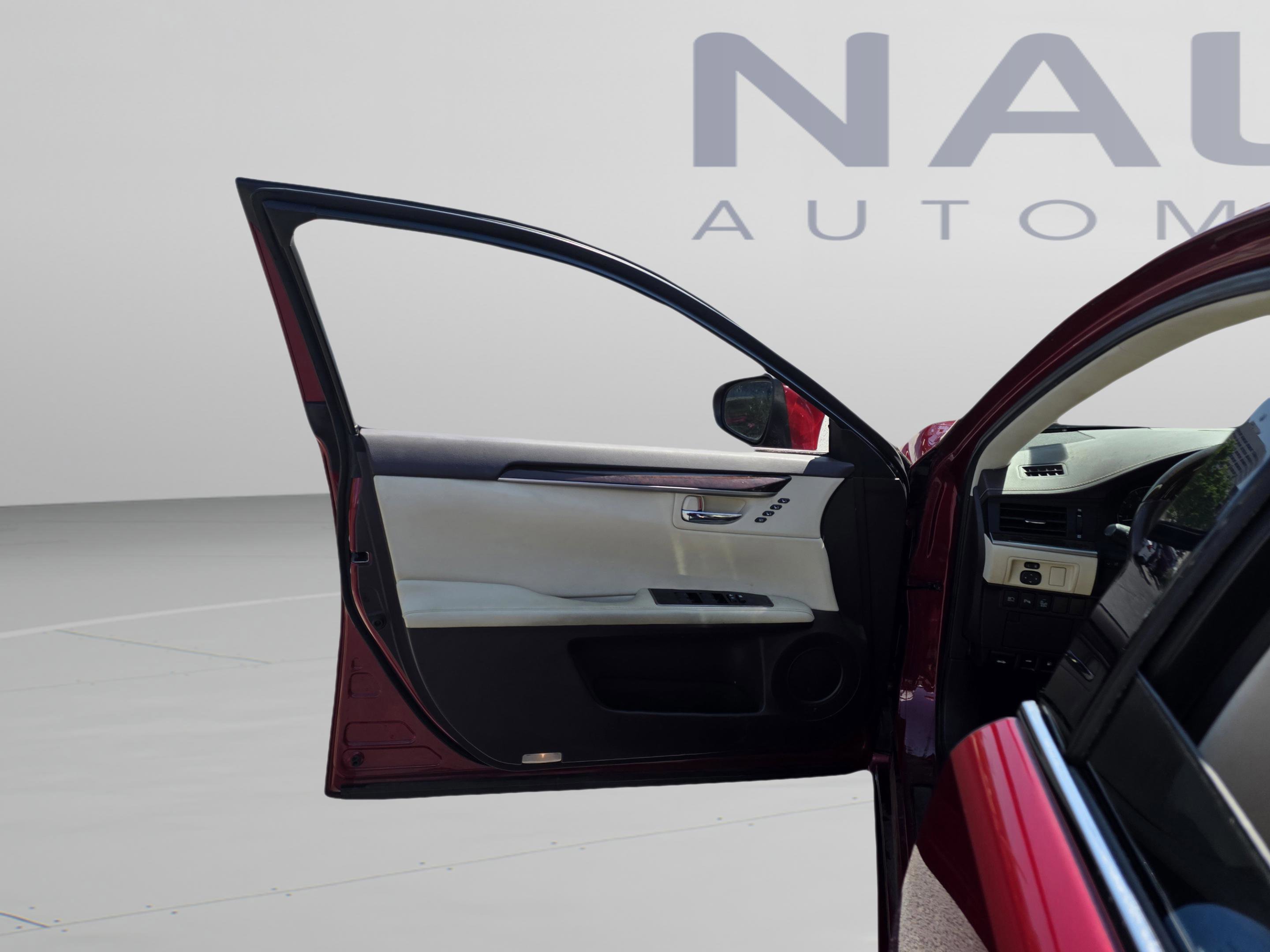 Used 2016 Lexus ES 350 w/ Luxury Package w/Wood Trim FWD image 9