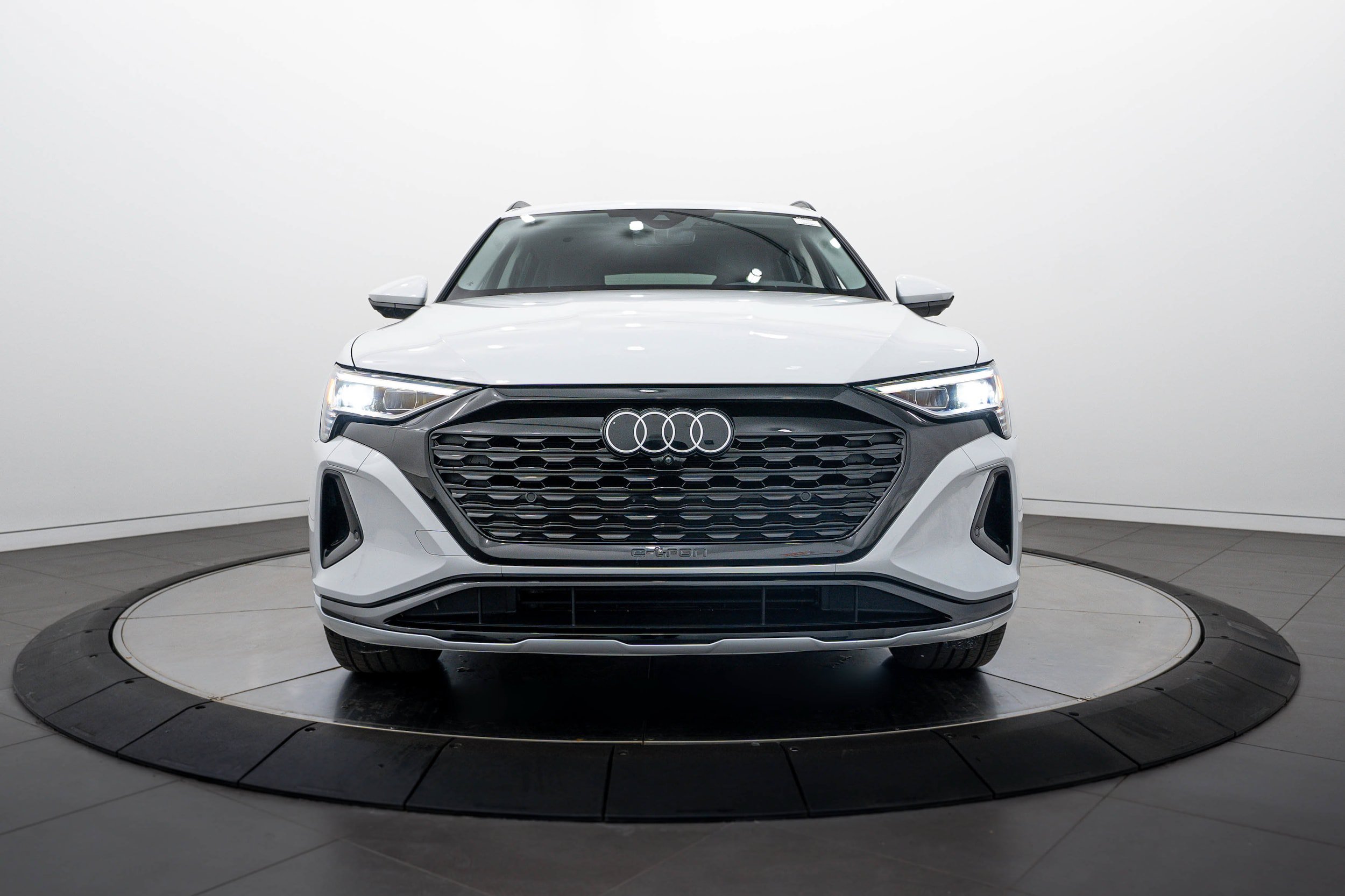 Certified 2024 Audi Q8 e-tron Premium Plus AWD/4WD image 23