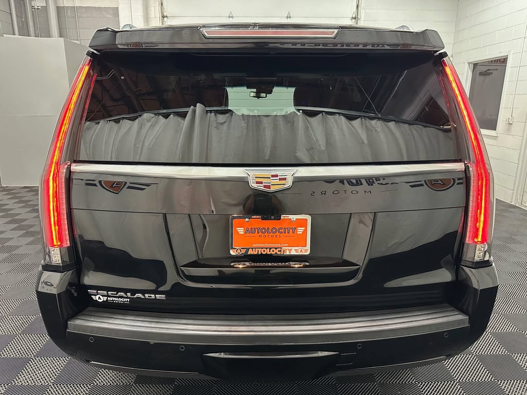 Used 2017 Cadillac Escalade Platinum AWD/4WD image 8