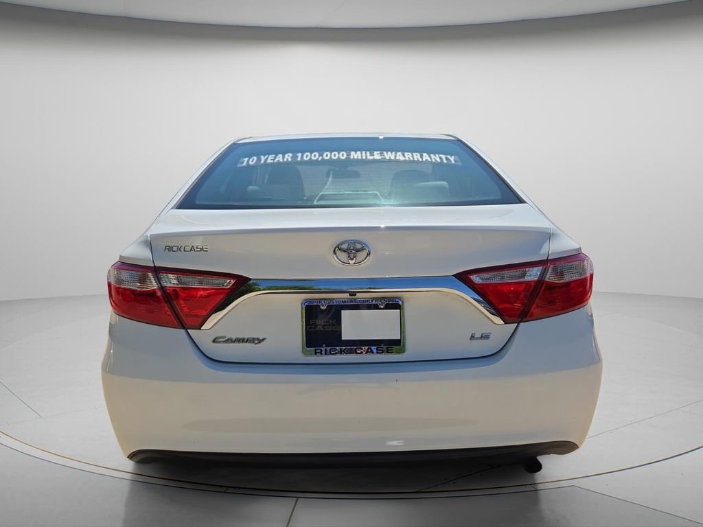 Used 2016 Toyota Camry LE image 5