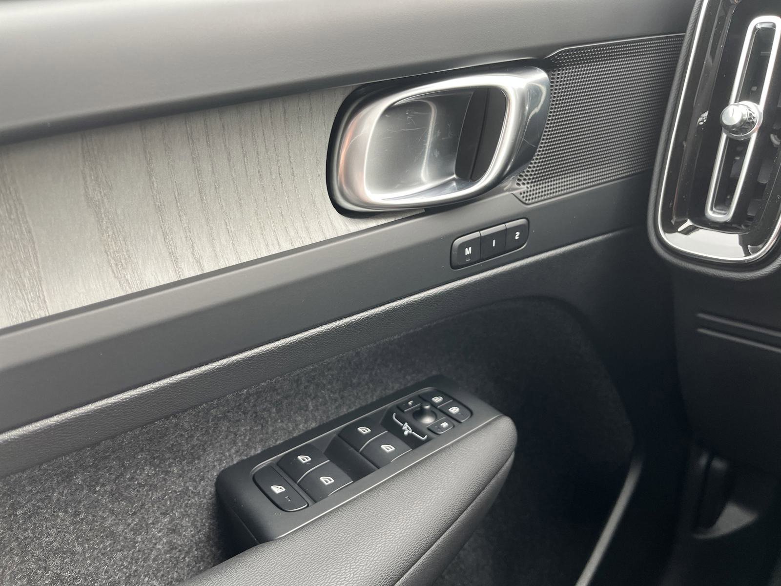 New 2025 Volvo XC40 B5 Core w/ Protection Package Premier image 22