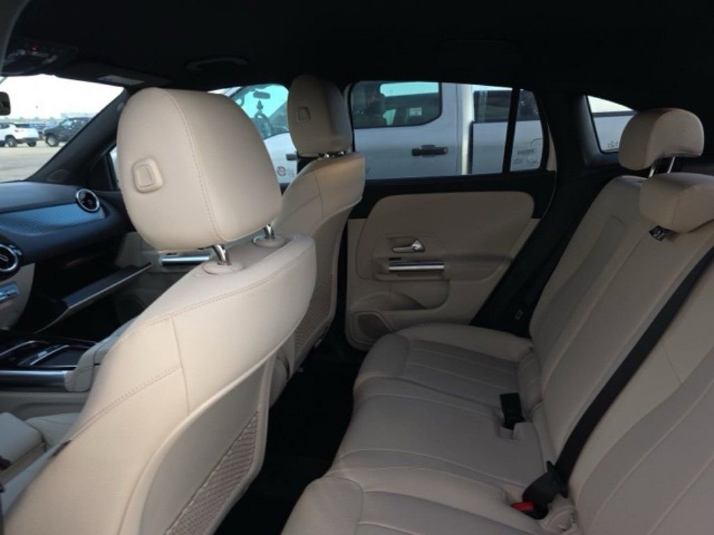 Used 2025 Mercedes-Benz GLA 250 4MATIC image 16