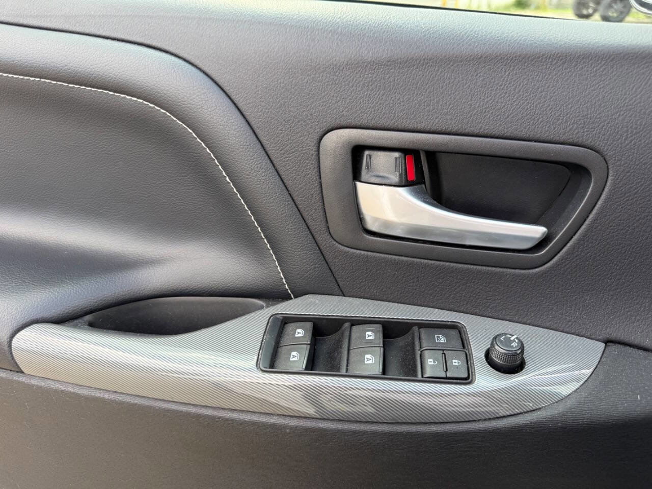 Used 2017 Toyota Sienna SE Premium image 26