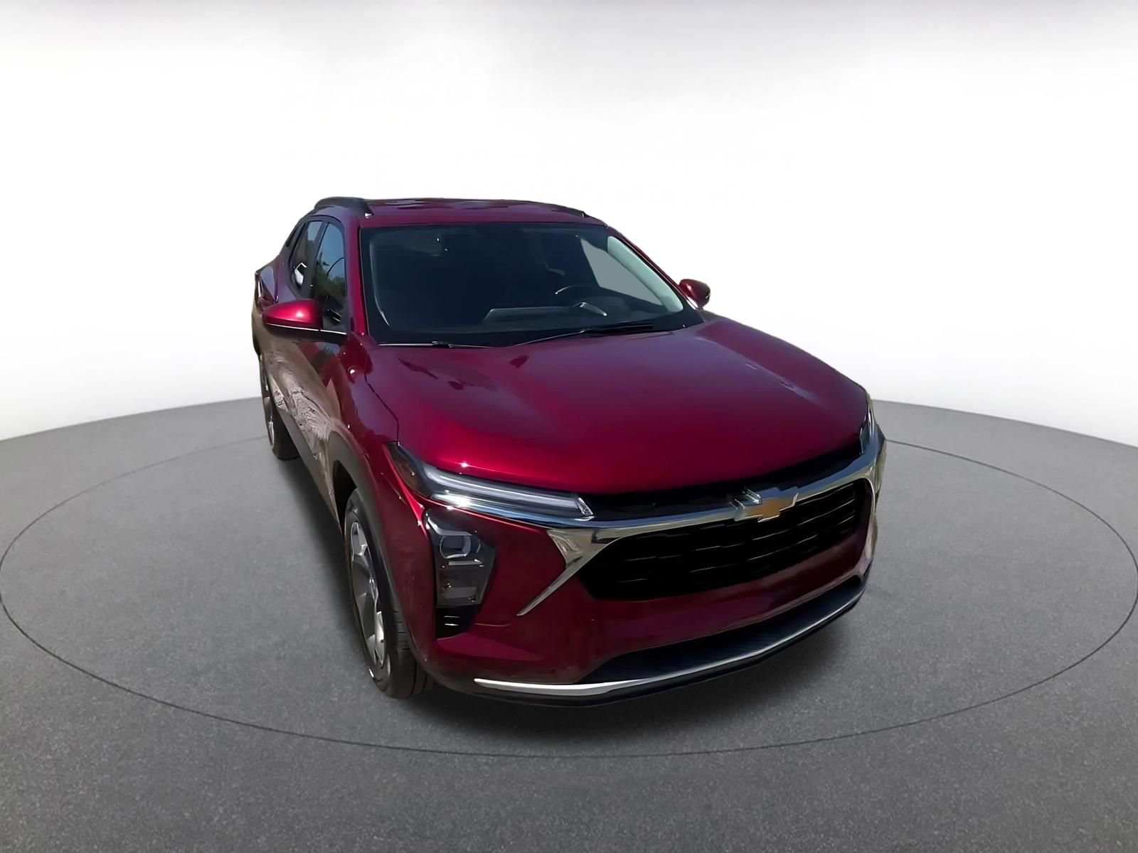 Used 2025 Chevrolet Trax LT w/ LT Convenience Package image 3