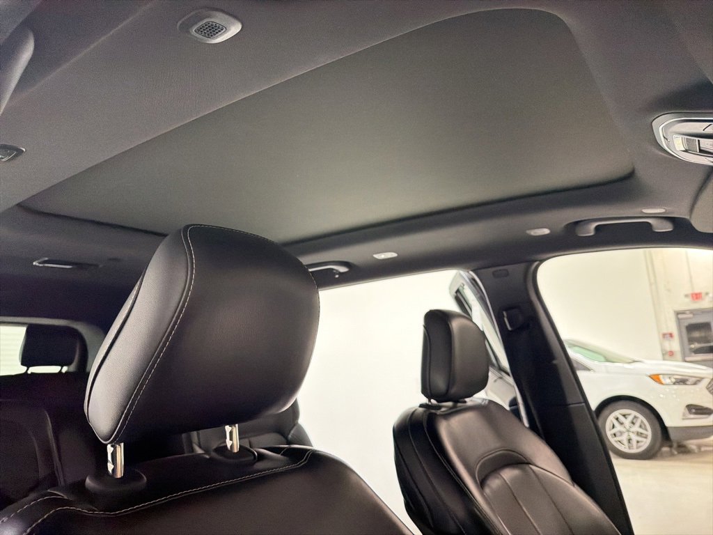 Used 2024 Jeep Grand Cherokee L Limited w/ Luxury Tech Group II image 30