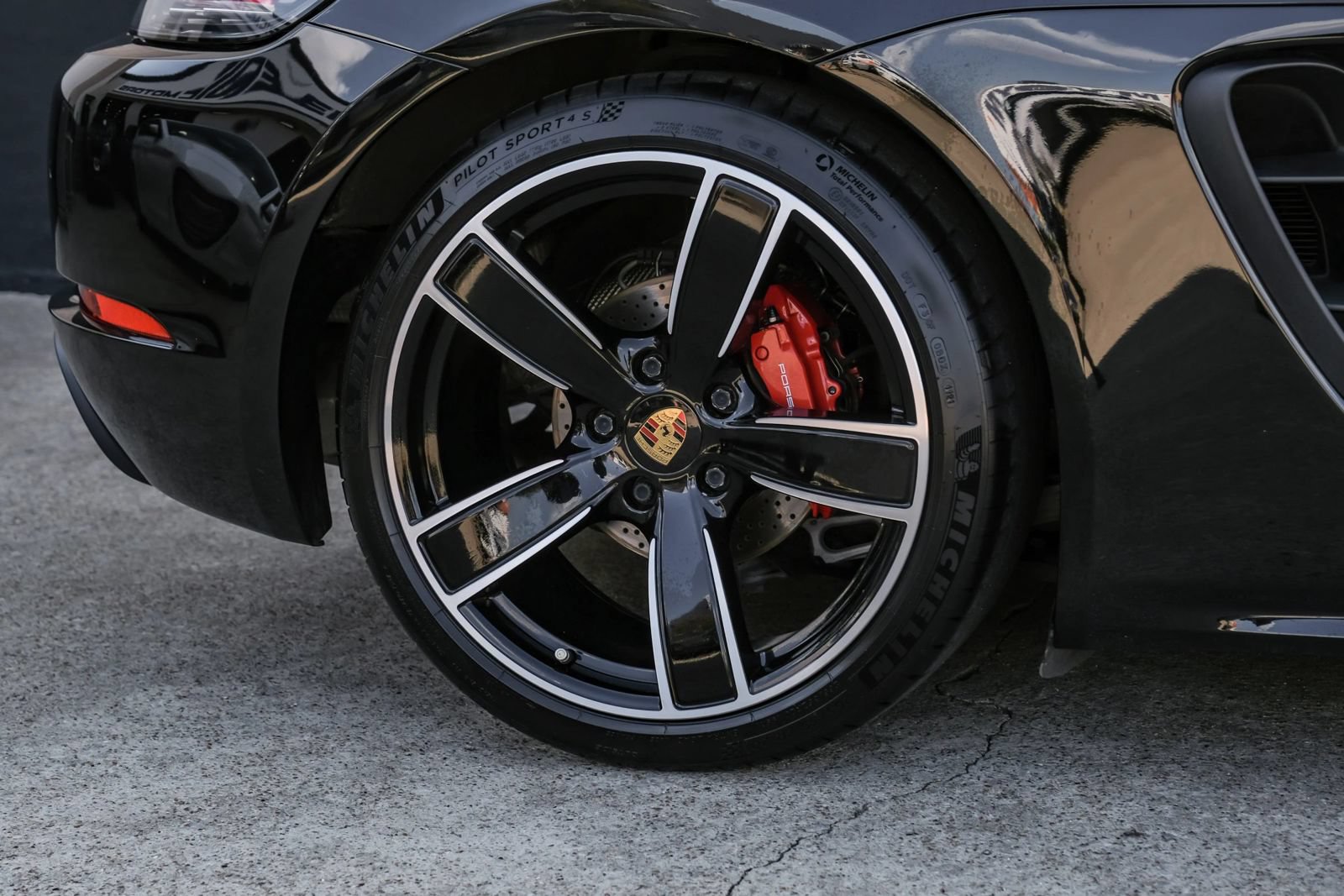 Used 2019 Porsche 718 Cayman S RWD image 40