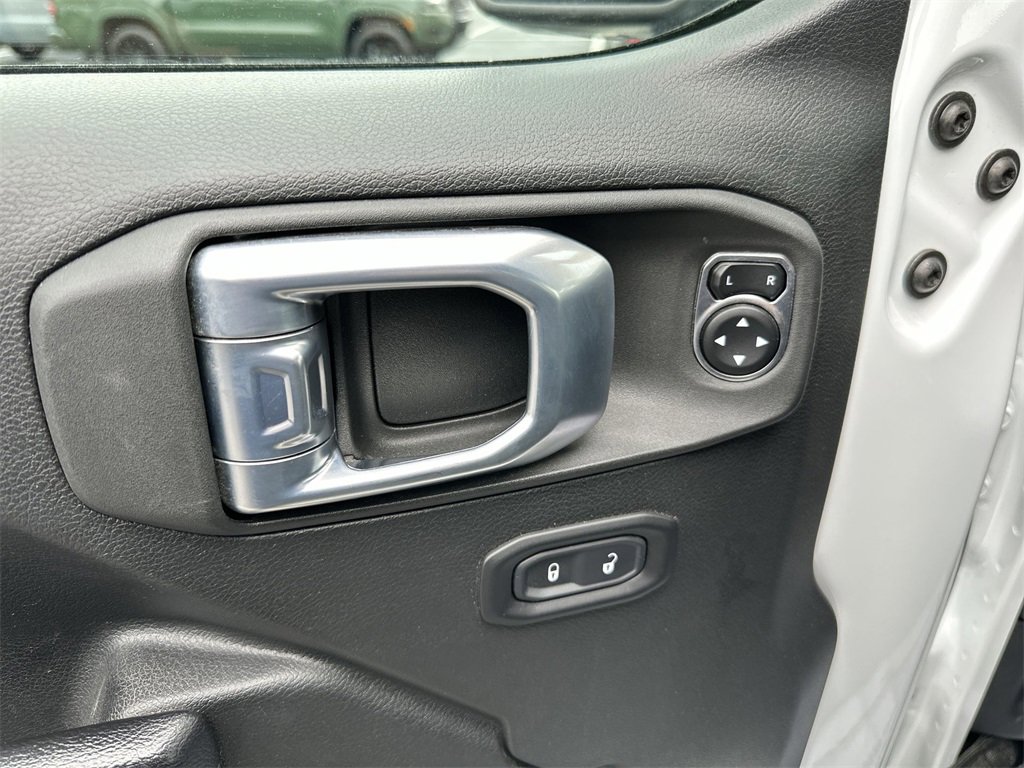 Used 2021 Jeep Gladiator Sport image 13