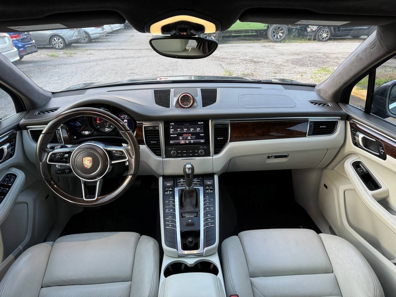 Used 2018 Porsche Macan Turbo AWD/4WD image 25