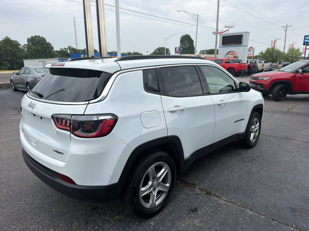 Used 2024 Jeep Compass Latitude AWD/4WD image 4