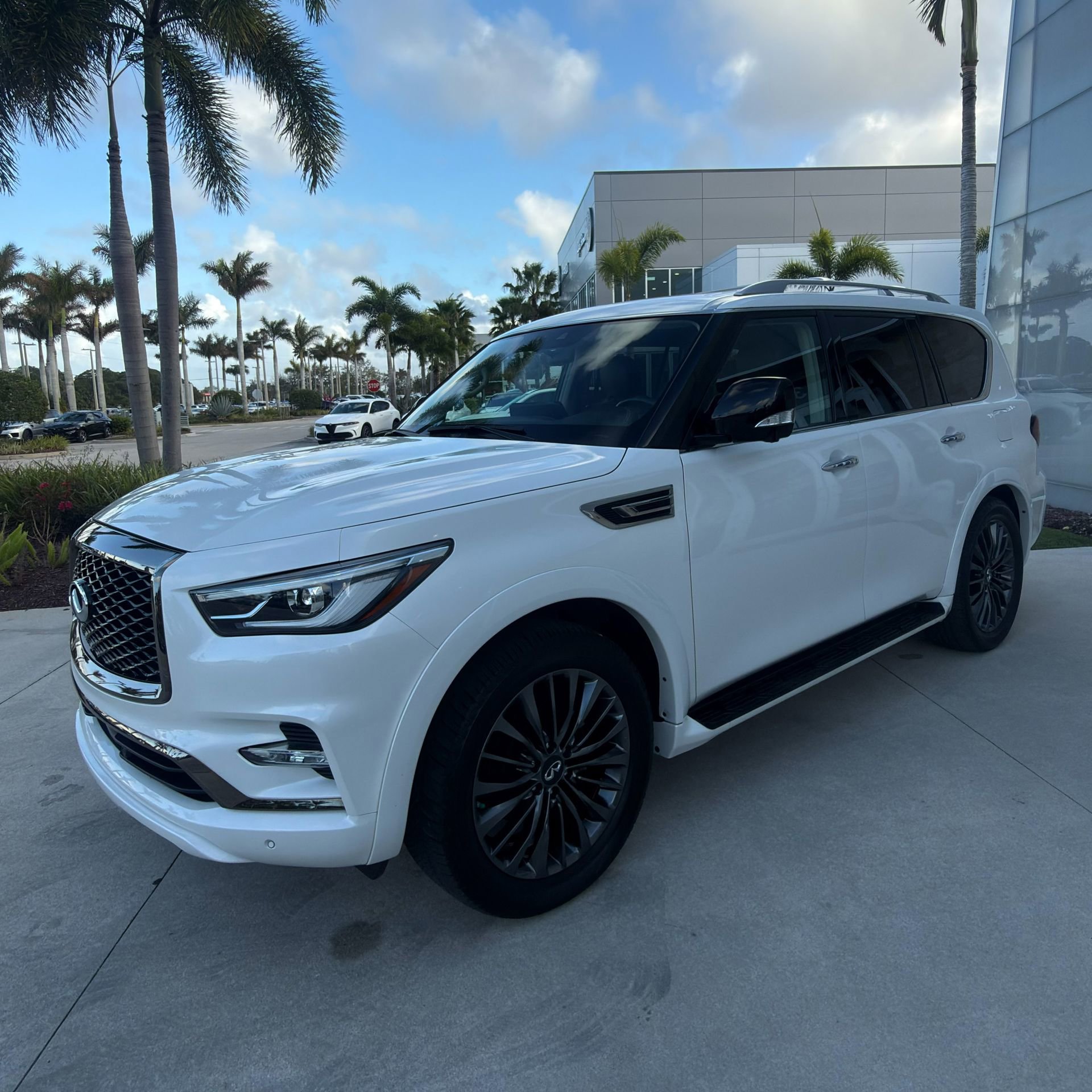 Used 2024 INFINITI QX80 Premium Select w/ Cargo Package image 5
