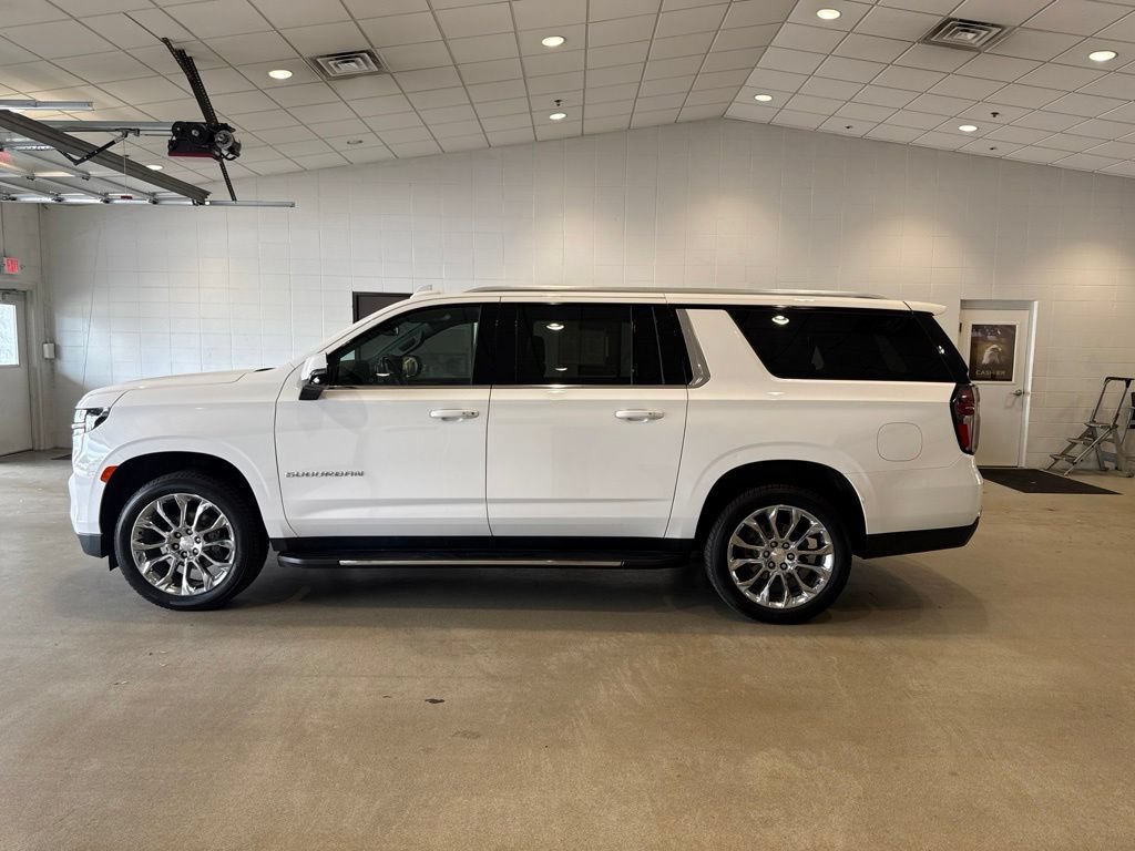Used 2022 Chevrolet Suburban LT w/ Luxury Package AWD/4WD image 4