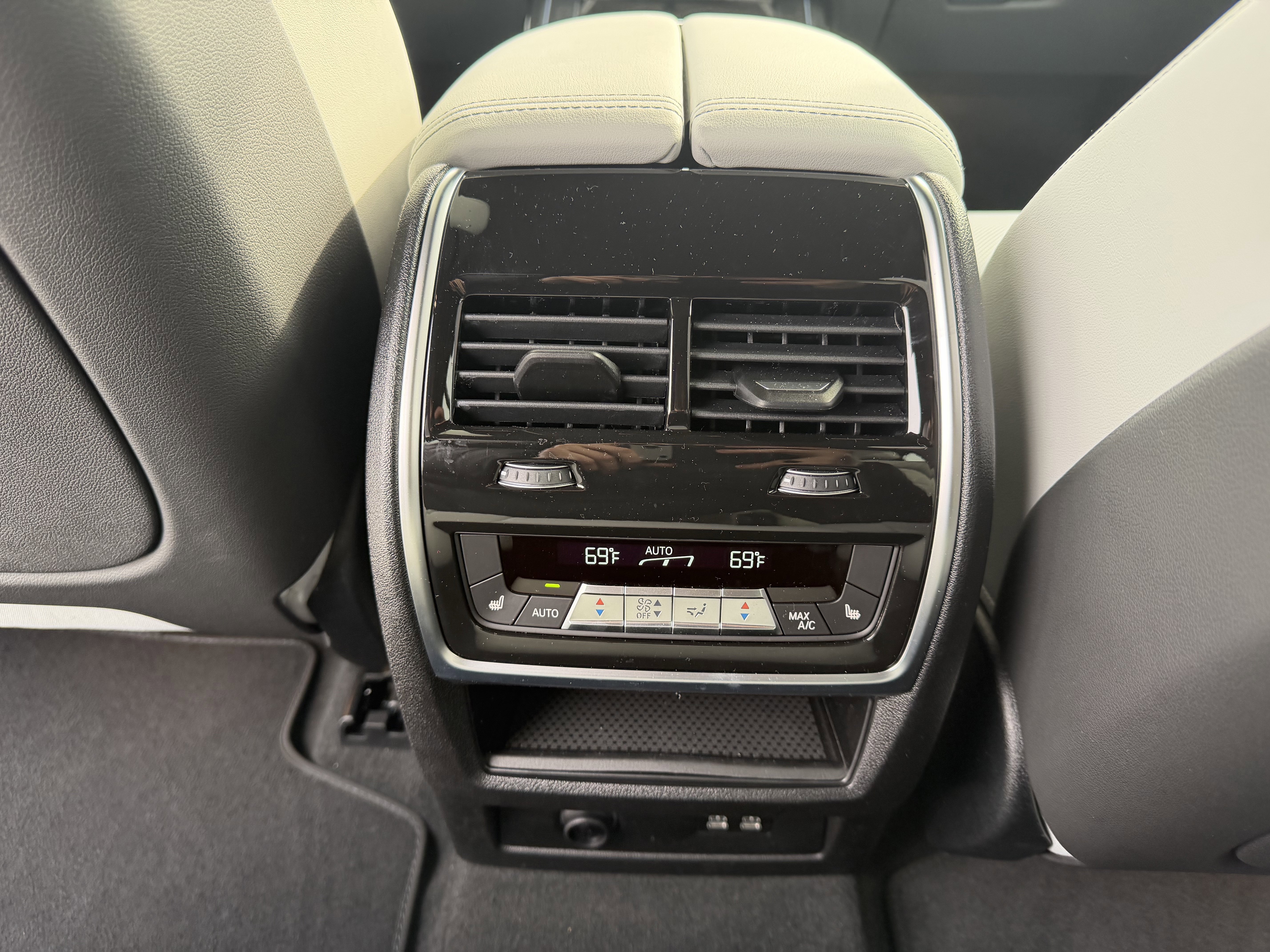 Used 2026 BMW X7 xDrive40i w/ M Sport Package image 19