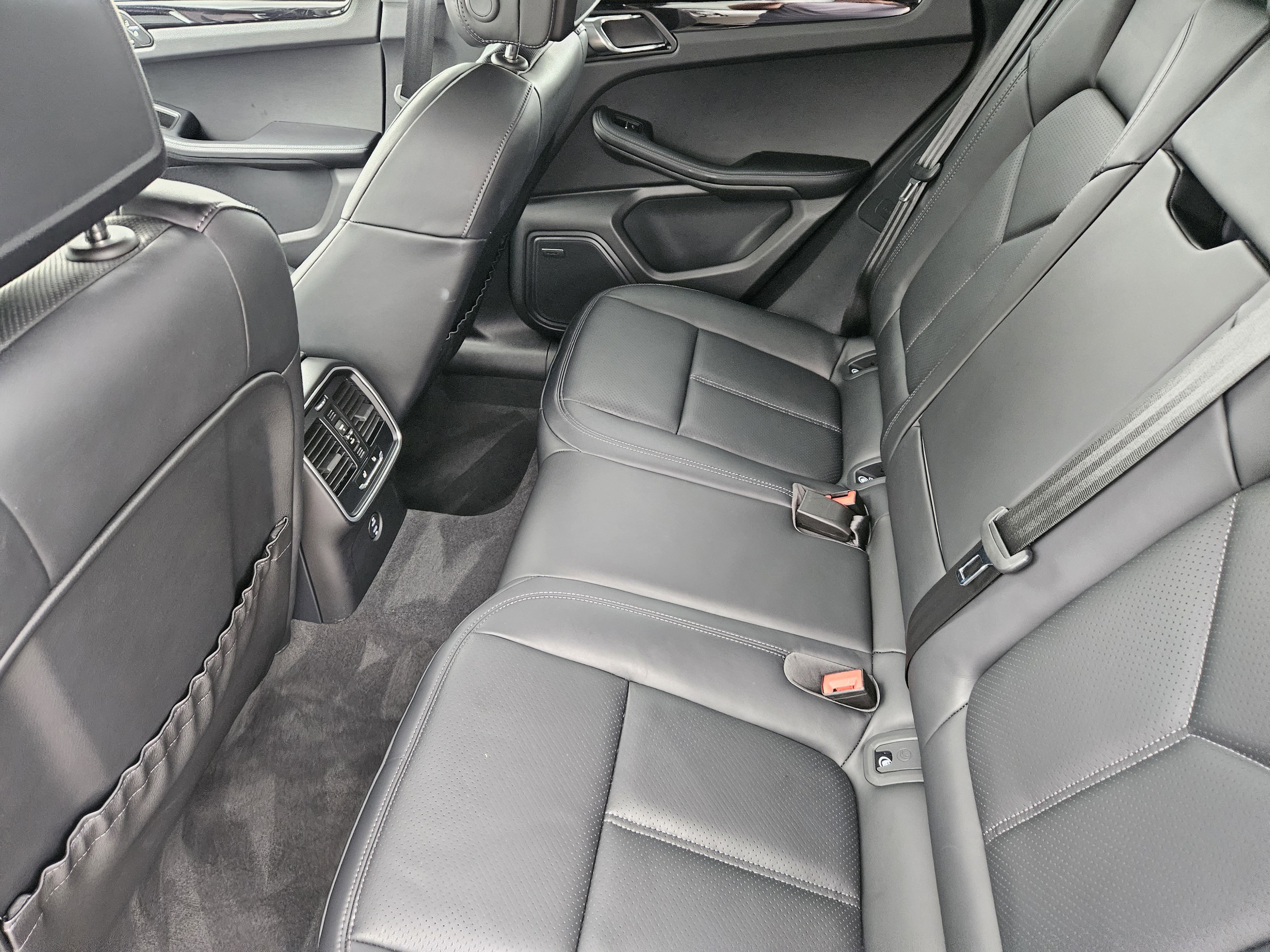 Certified 2026 Porsche Macan image 28