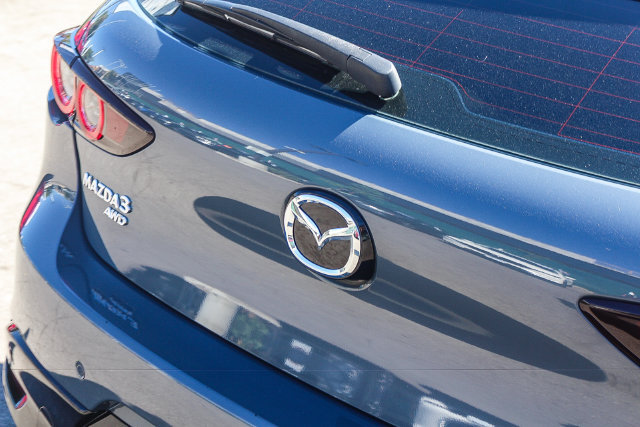 Used 2021 MAZDA MAZDA3 Hatchback w/Premium Plus Pkg AWD/4WD image 9