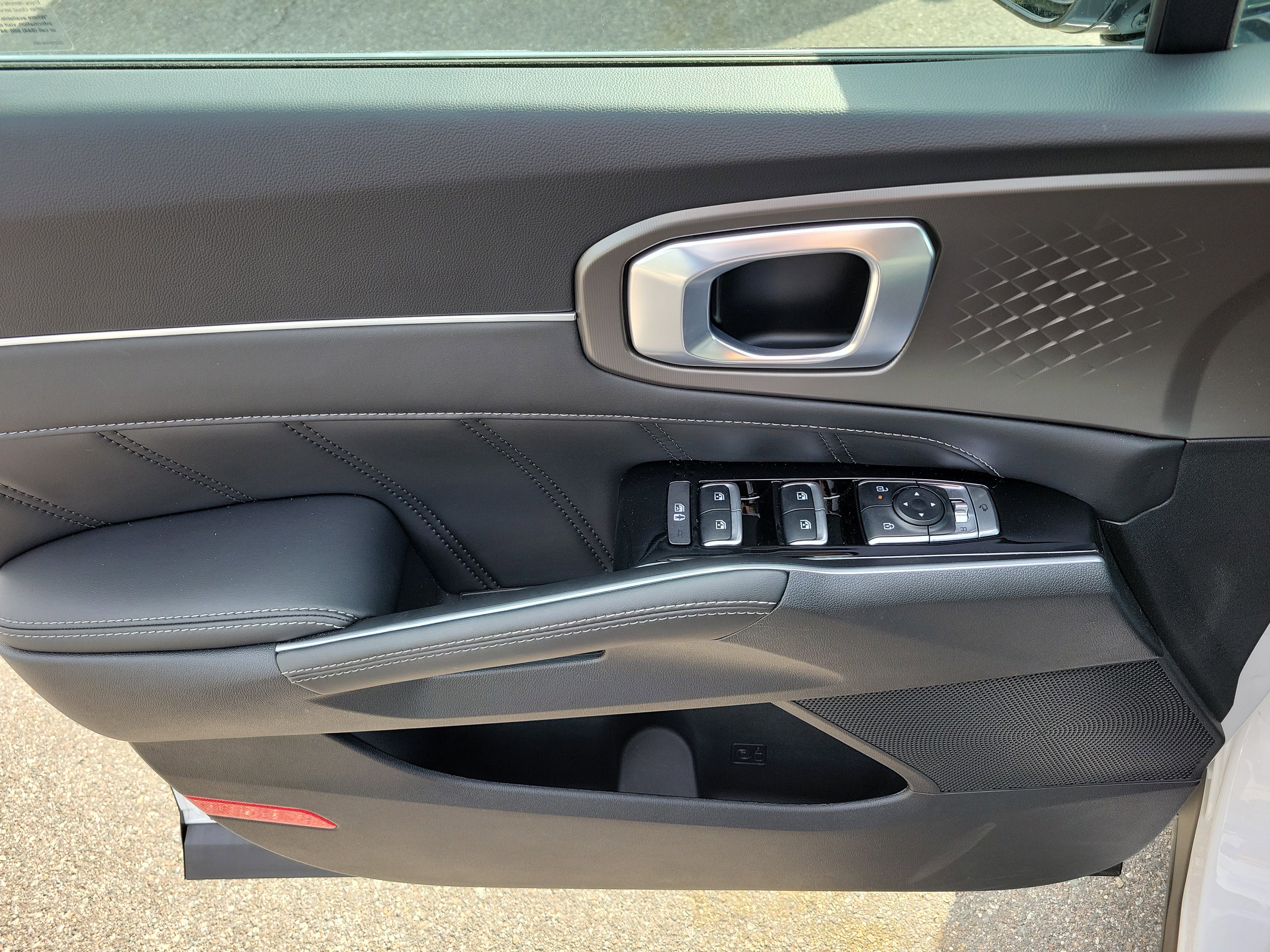 Used 2025 Kia Sorento SX image 21