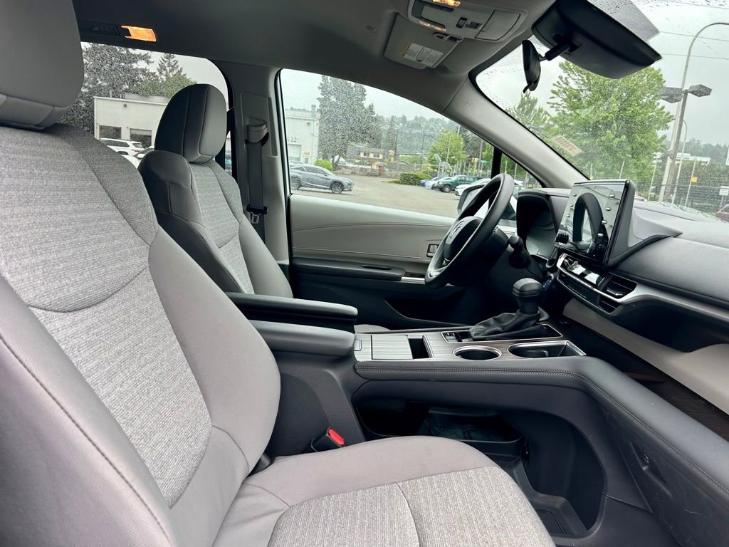 Certified 2024 Toyota Sienna LE AWD/4WD image 17