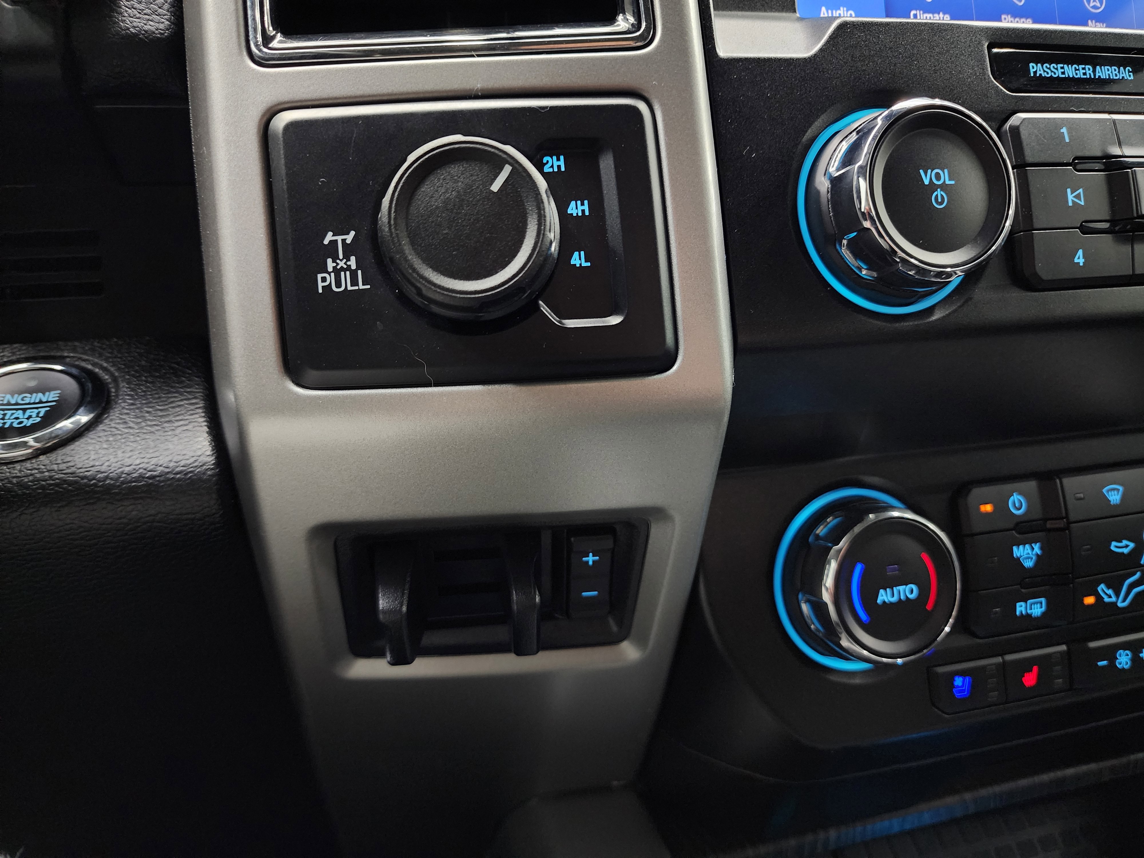 Used 2021 Ford F350 Lariat image 44