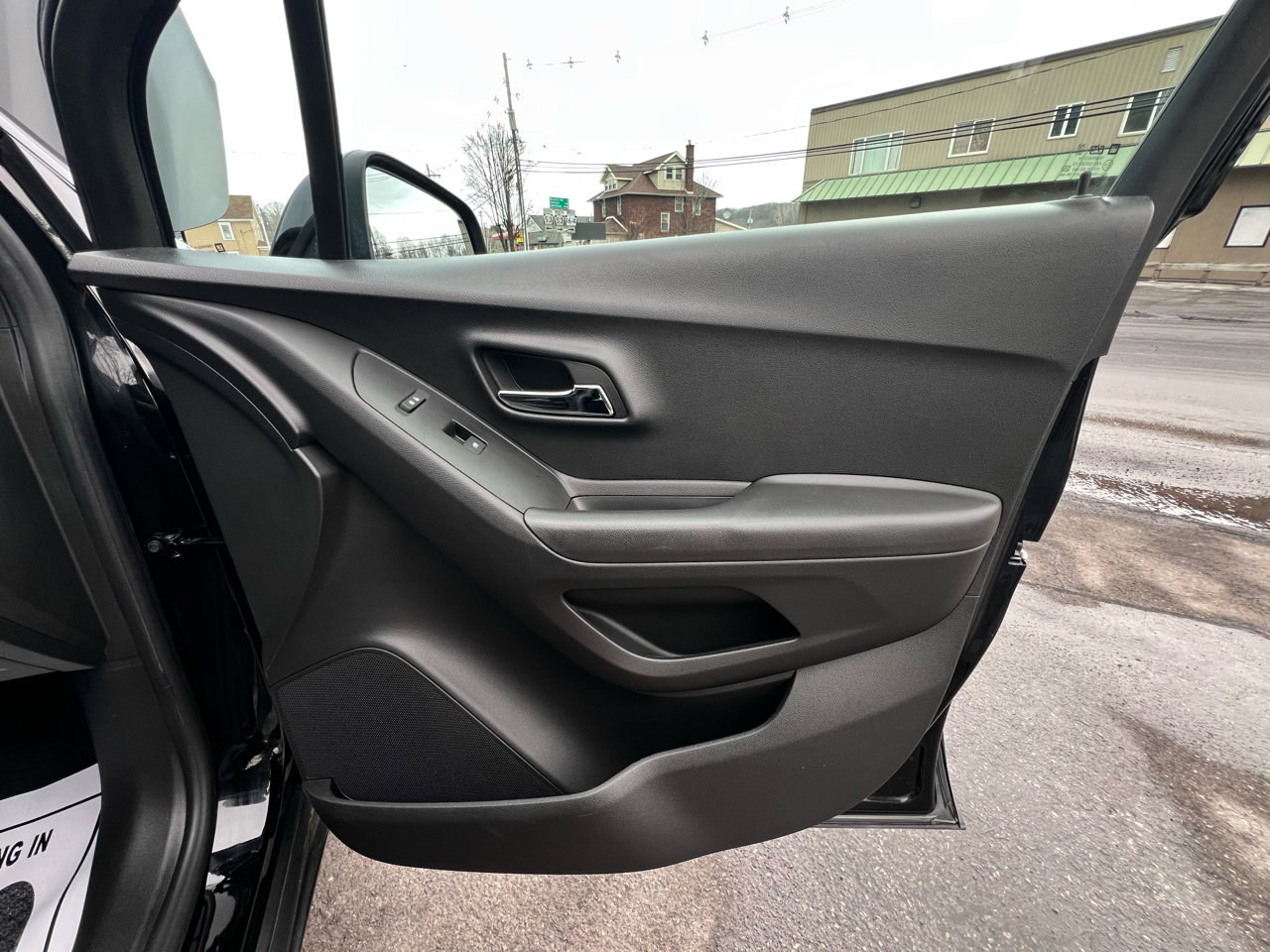 Used 2019 Chevrolet Trax LT w/ LT Convenience Package image 27