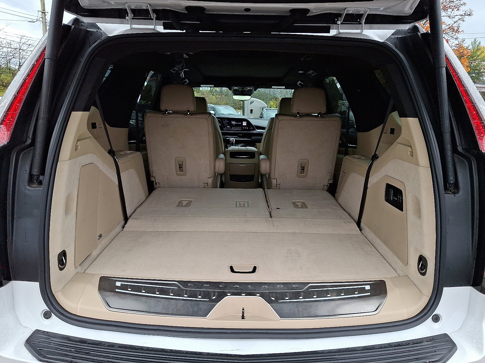 Used 2021 Cadillac Escalade Premium Luxury w/ LPO, Illumination Package image 29