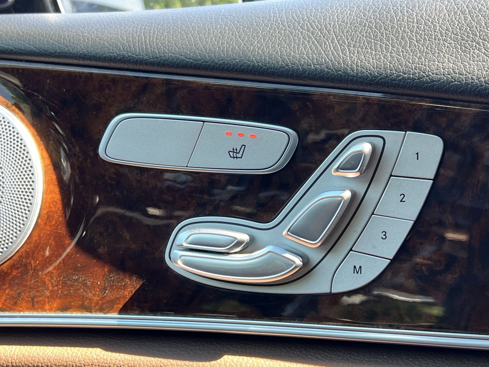 Used 2019 Mercedes-Benz E 300 4MATIC image 40