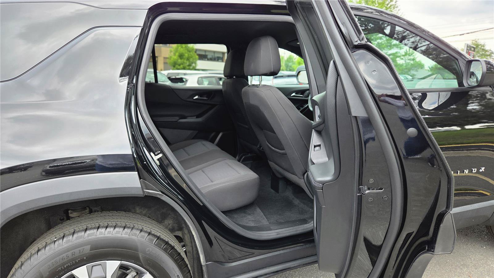 Used 2025 Chevrolet Equinox LT AWD/4WD image 34