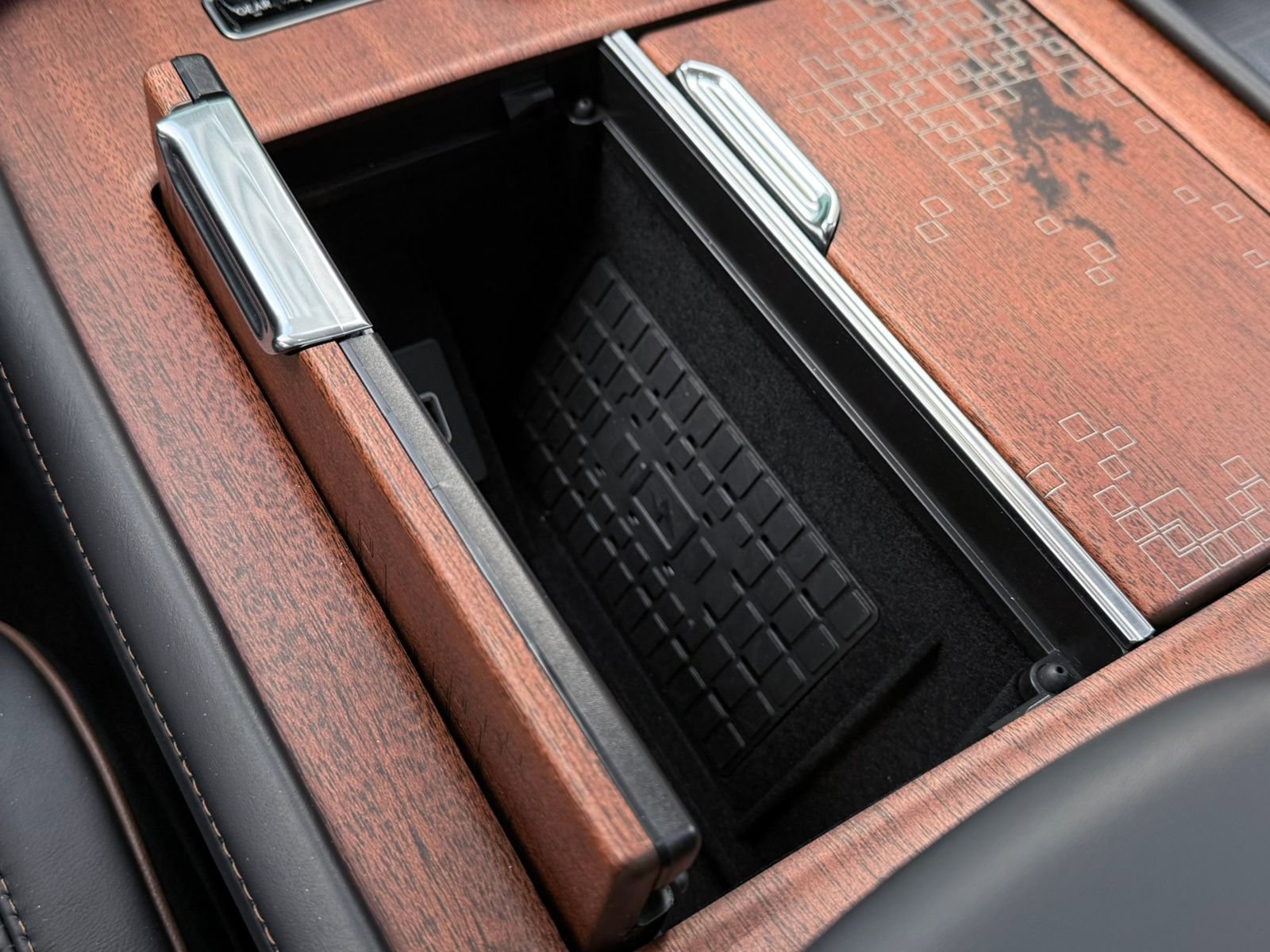 New 2025 Lincoln Navigator Black Label image 26