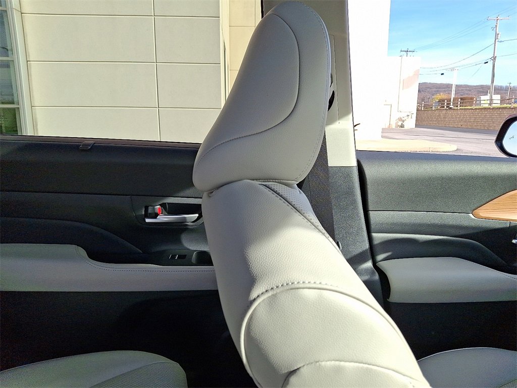 Certified 2025 Toyota Grand Highlander AWD image 13