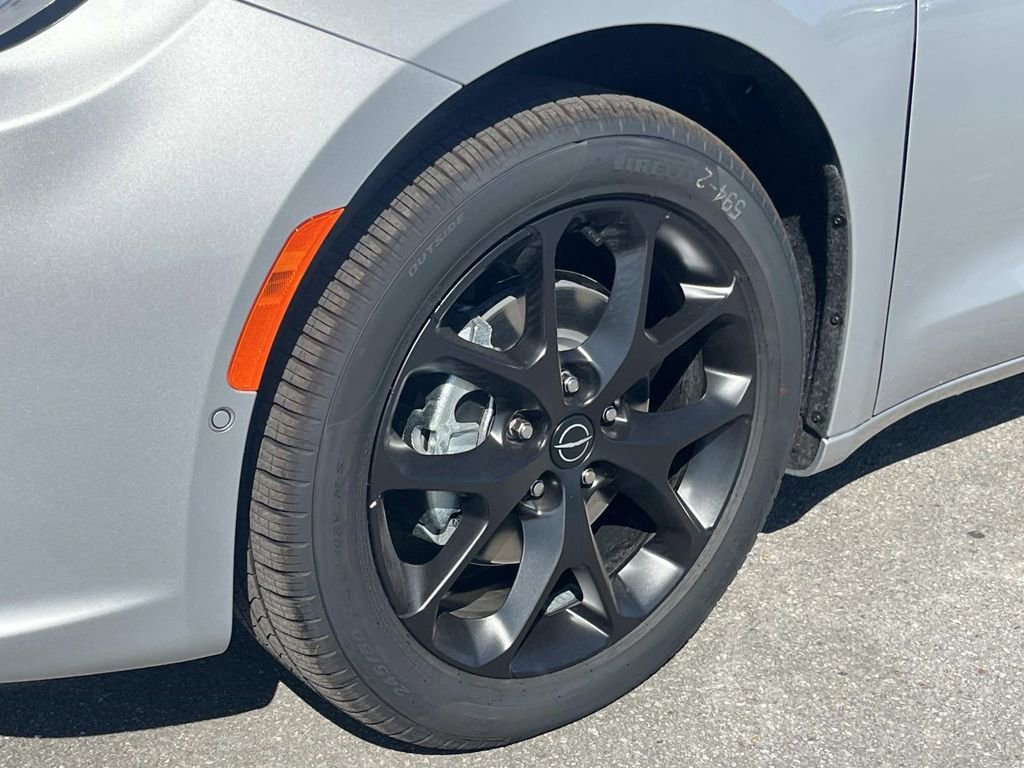 New 2026 Chrysler Pacifica Select w/ S Appearance Package FWD image 9