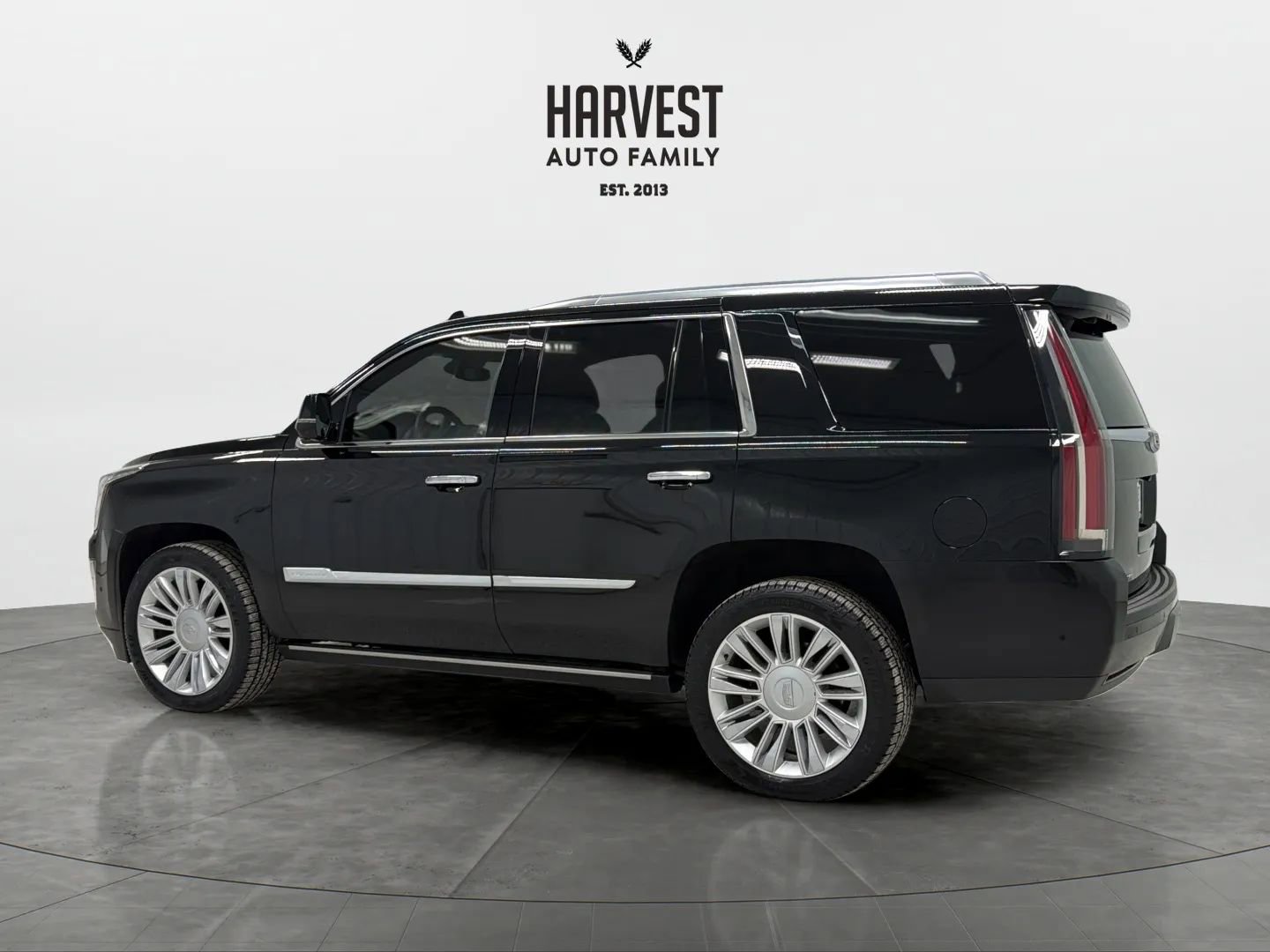 Used 2020 Cadillac Escalade Platinum image 3