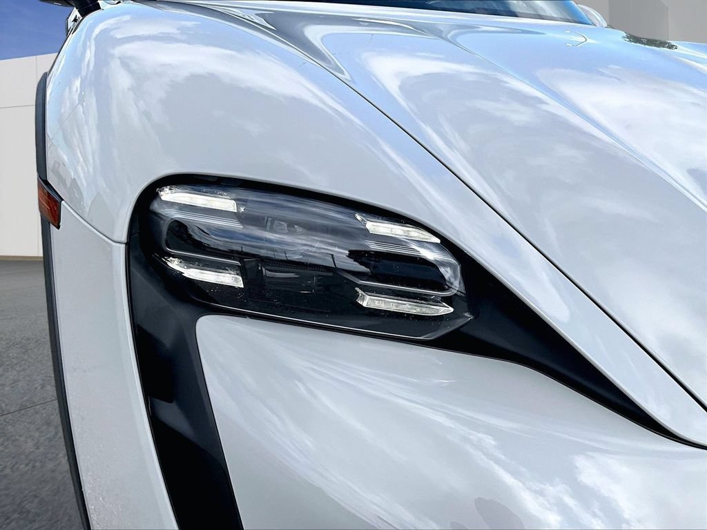 Certified 2023 Porsche Taycan 4 Cross Turismo AWD/4WD image 12