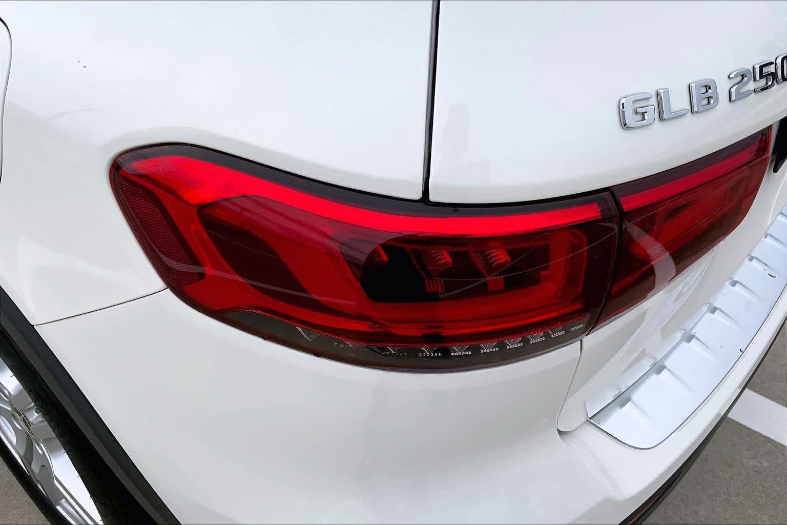 Used 2023 Mercedes-Benz GLB 250 image 28