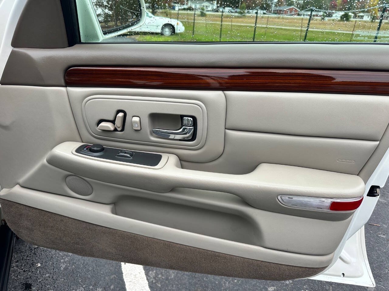 Used 1998 Cadillac De Ville D'Elegance w/ Safety/Security Pkg FWD image 26