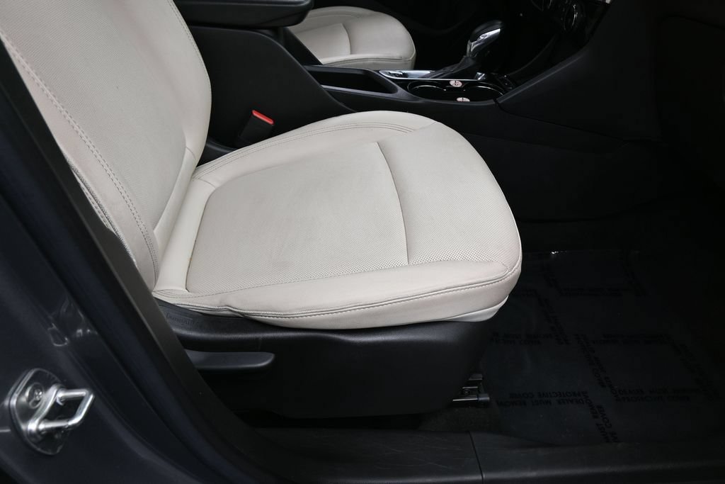Used 2024 Buick Encore GX Sport Touring FWD image 40