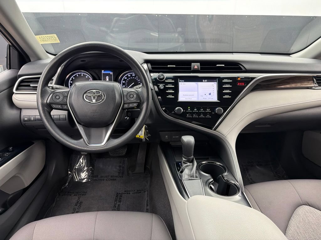 Used 2018 Toyota Camry LE FWD image 7