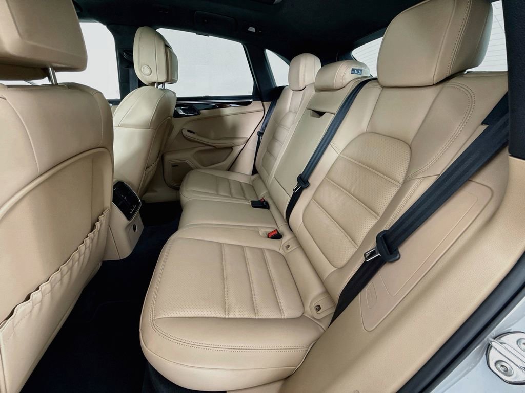Certified 2026 Porsche Macan GTS AWD/4WD image 24