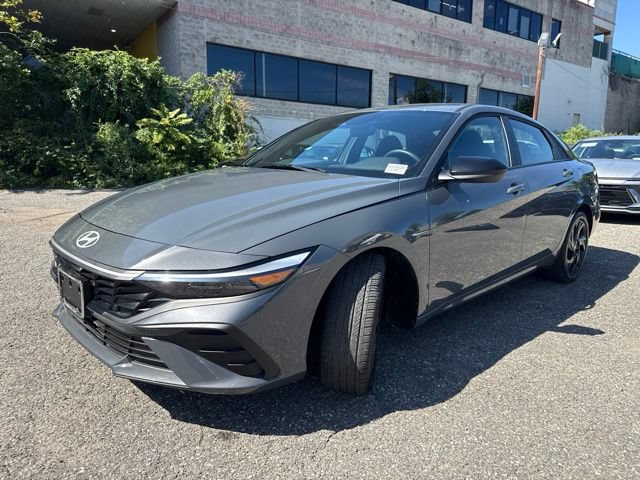 Used 2026 Hyundai Elantra Sport FWD image 3