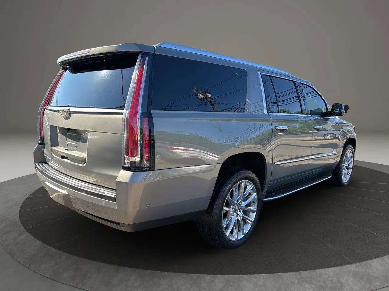 Used 2017 Cadillac Escalade ESV Premium Luxury AWD/4WD image 5
