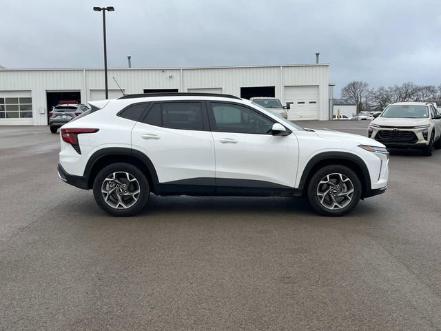 Certified 2025 Chevrolet Trax LT w/ LT Convenience Package image 3