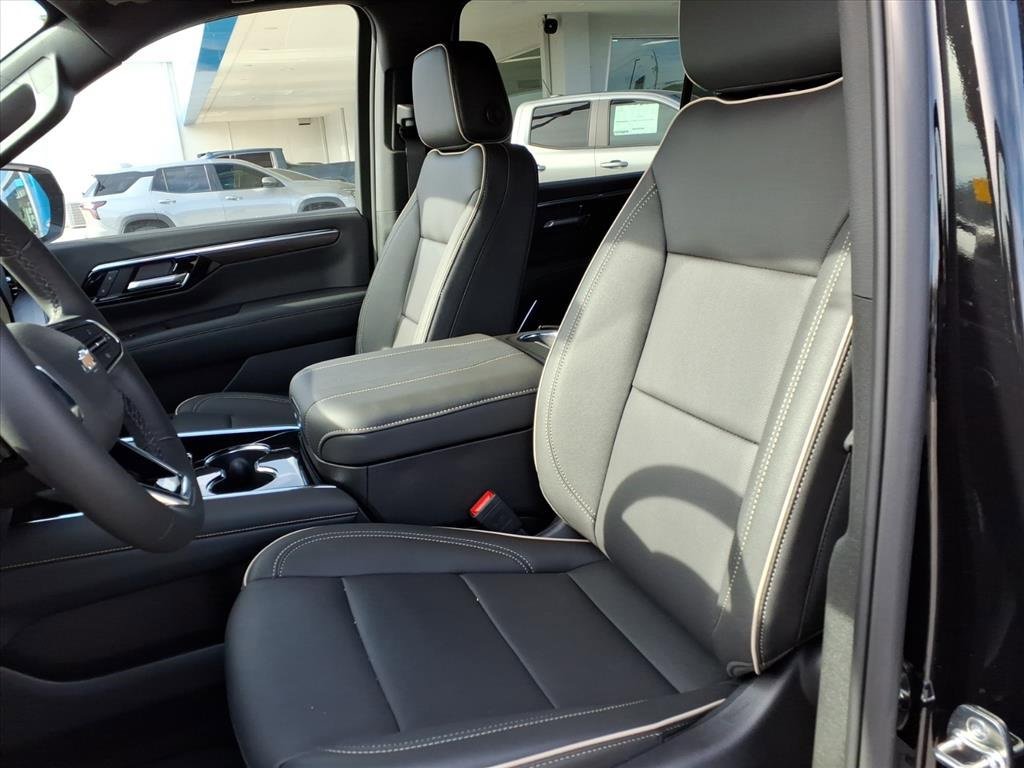 New 2026 Chevrolet Suburban Premier image 11