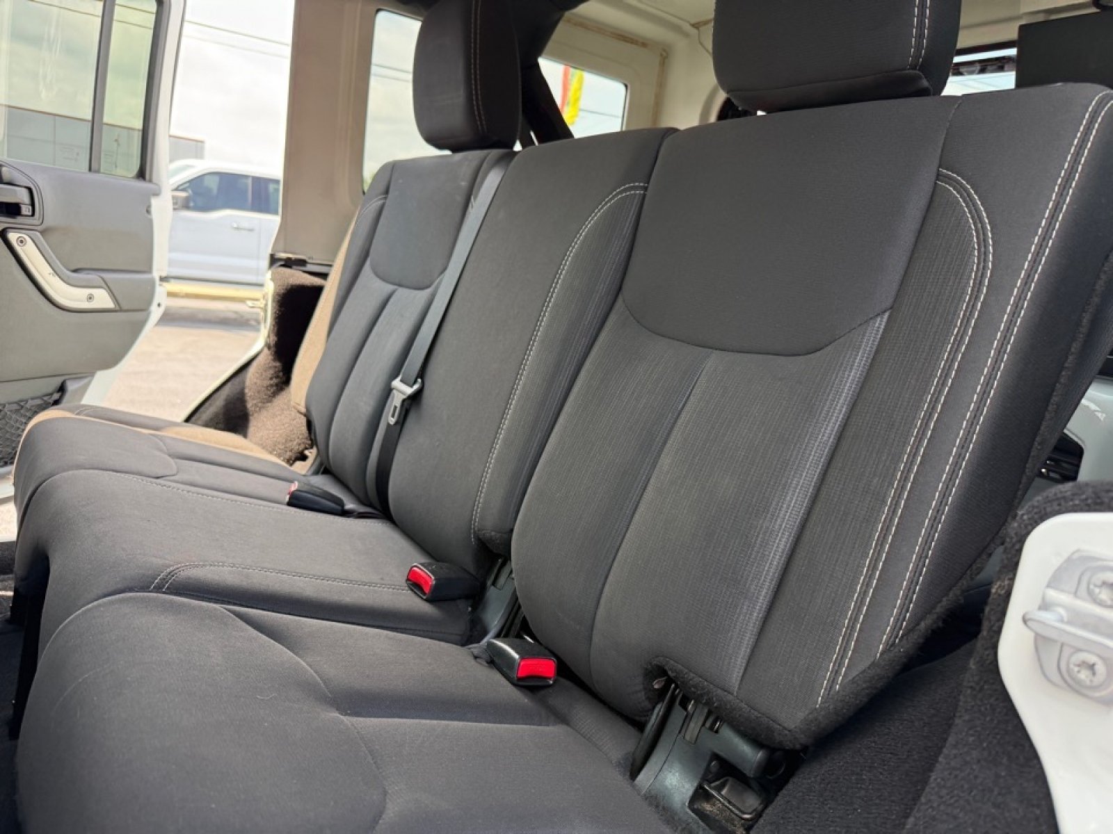 Used 2018 Jeep Wrangler Unlimited Sahara AWD/4WD image 29
